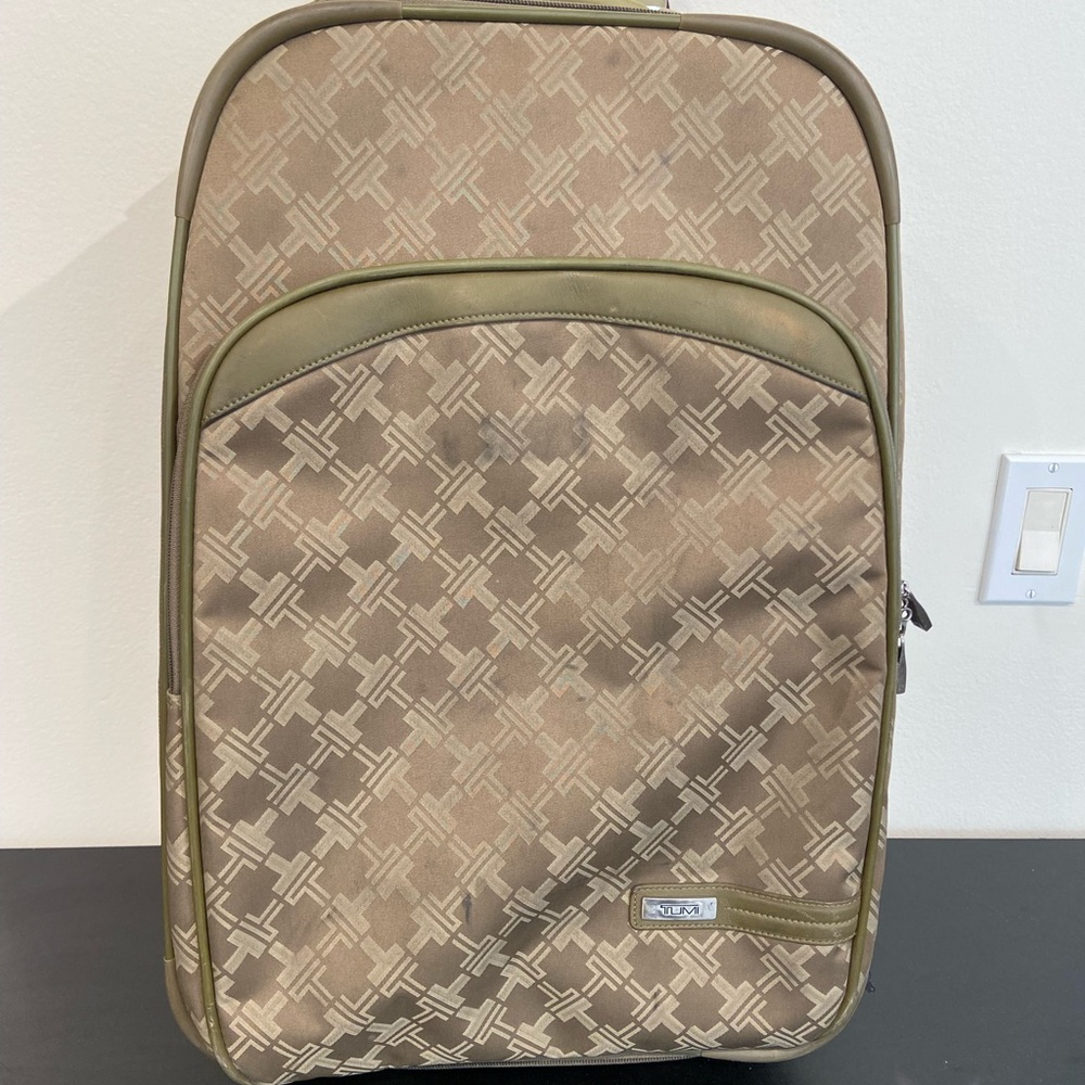 Tumi Expandable CarryOn Roller And Matching Tote Gem